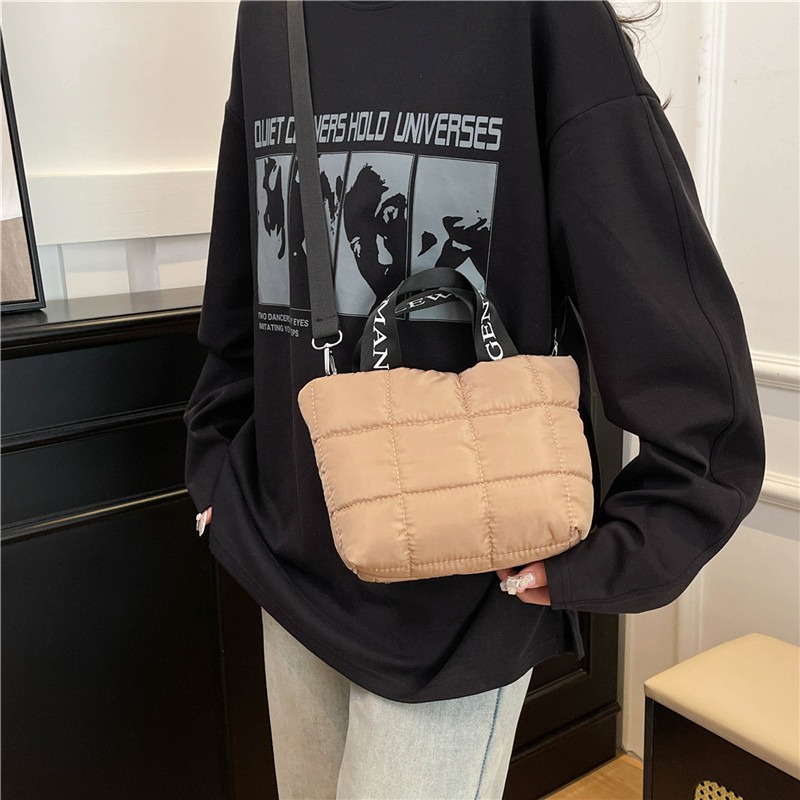 여성용 가방 패션 토트 핸드백 면 패딩 쇼핑백 패션 휴 - Shoulder Bag Structured 리뷰 및 가격