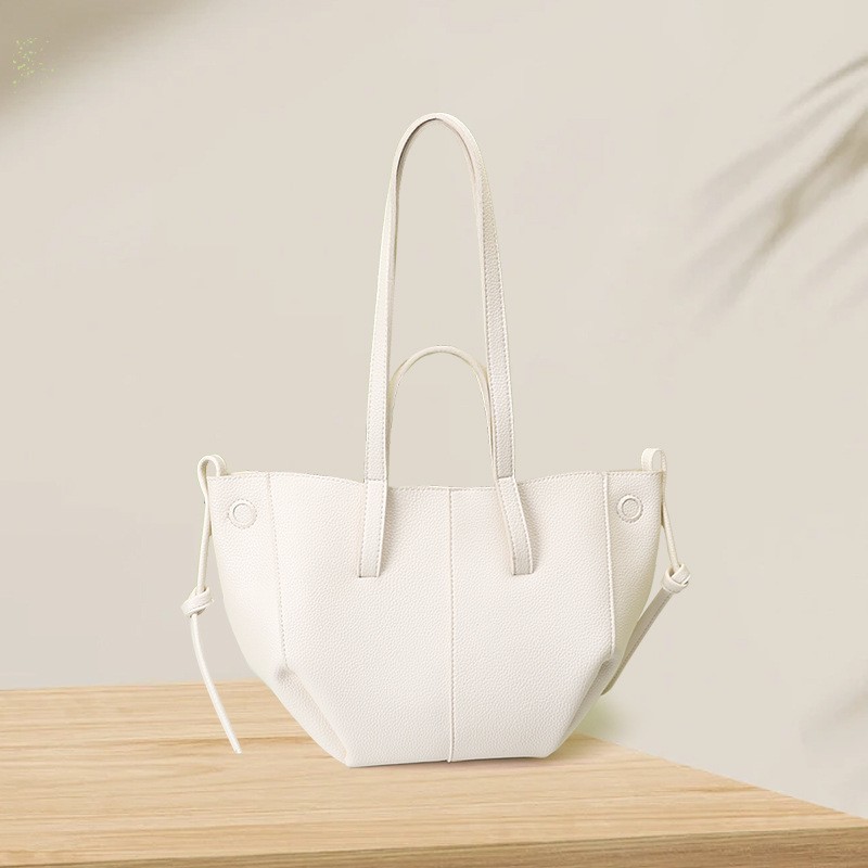 브라운 윙 디자인 토트백, 대비되는 스티칭, 페블드 가 - Shoulder Bag Structured 리뷰 및 가격