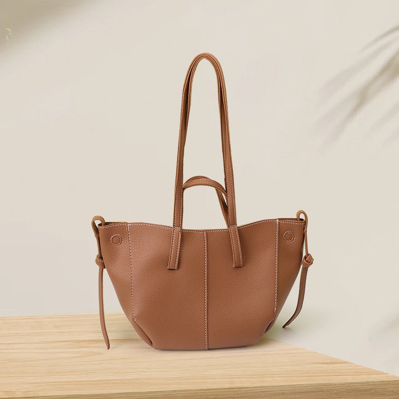 브라운 윙 디자인 토트백, 대비되는 스티칭, 페블드 가 - Shoulder Bag Structured 리뷰 및 가격