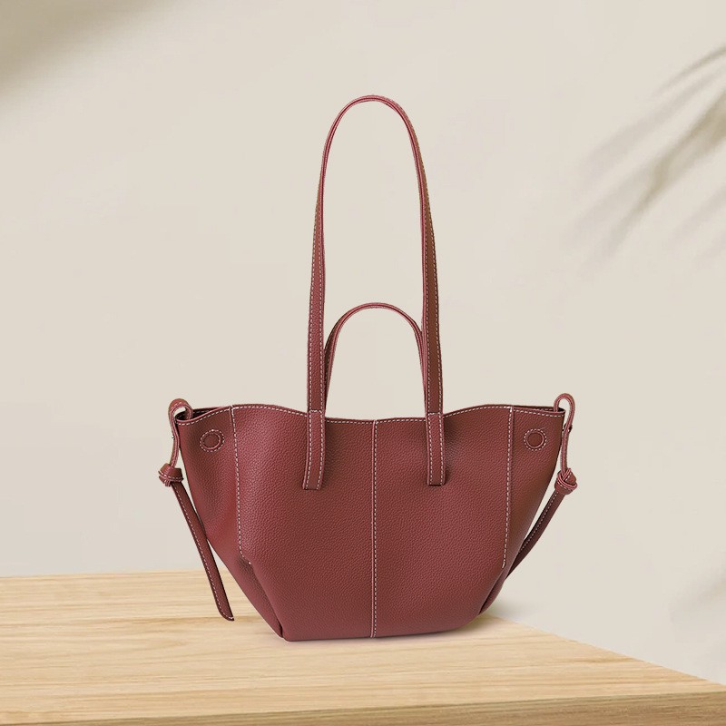 브라운 윙 디자인 토트백, 대비되는 스티칭, 페블드 가 - Shoulder Bag Structured 리뷰 및 가격